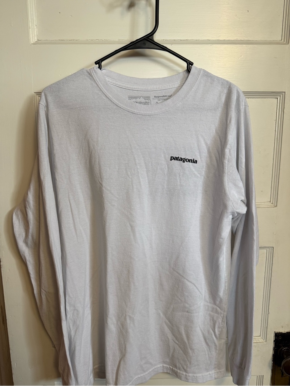 Patagonia Men’s White Long-Sleeve Logo Tee Size Medium
